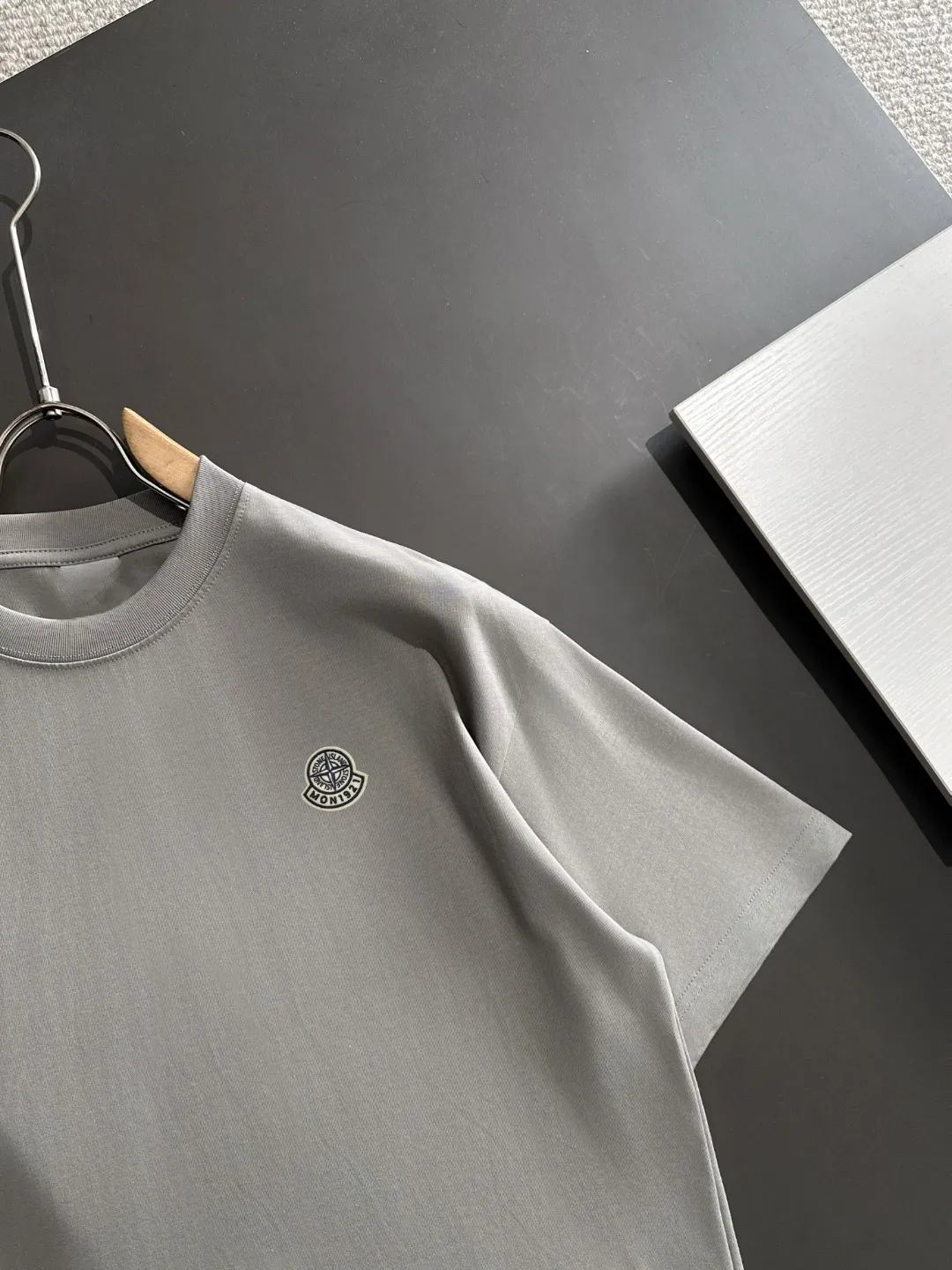 Next day shipping P460 Stone lsland/stone island high quality 2025 spring and summer new casual heavy industry suit exclusively developed by yb! High quality production! Imported custom-made fabrics for foreign orders, with high breathability and comfort, impeccable details, brand element design concept, delicate and soft feel! It presents a casual cut and the upper body shape is great! On sale simultaneously on the official website! From a high-end men's positioning brand, the low-key luxury taste is irresistible! Exquisite workmanship and impeccable quality! The overall style is simple, fashionable and timeless, fully meeting the requirements of stylish and tasteful dressing! Size: S-XXL
